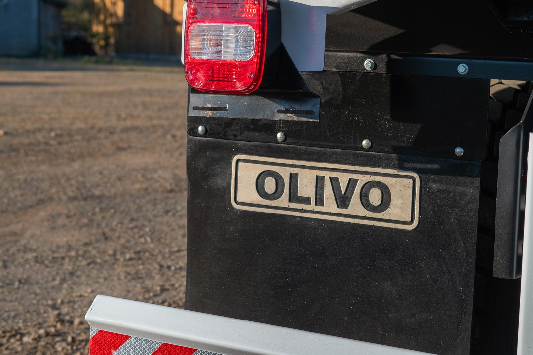 Caçamba basculante meia cana