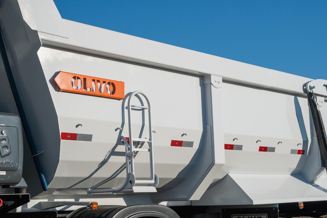 Caçamba basculante meia cana