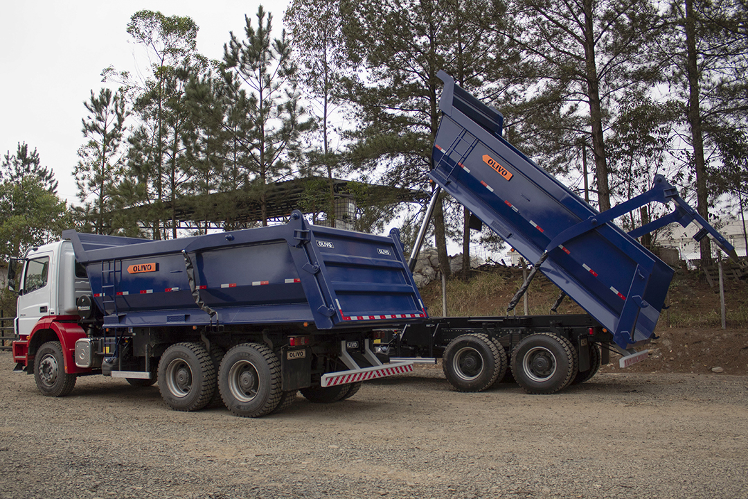 Caçamba basculante meia cana minério