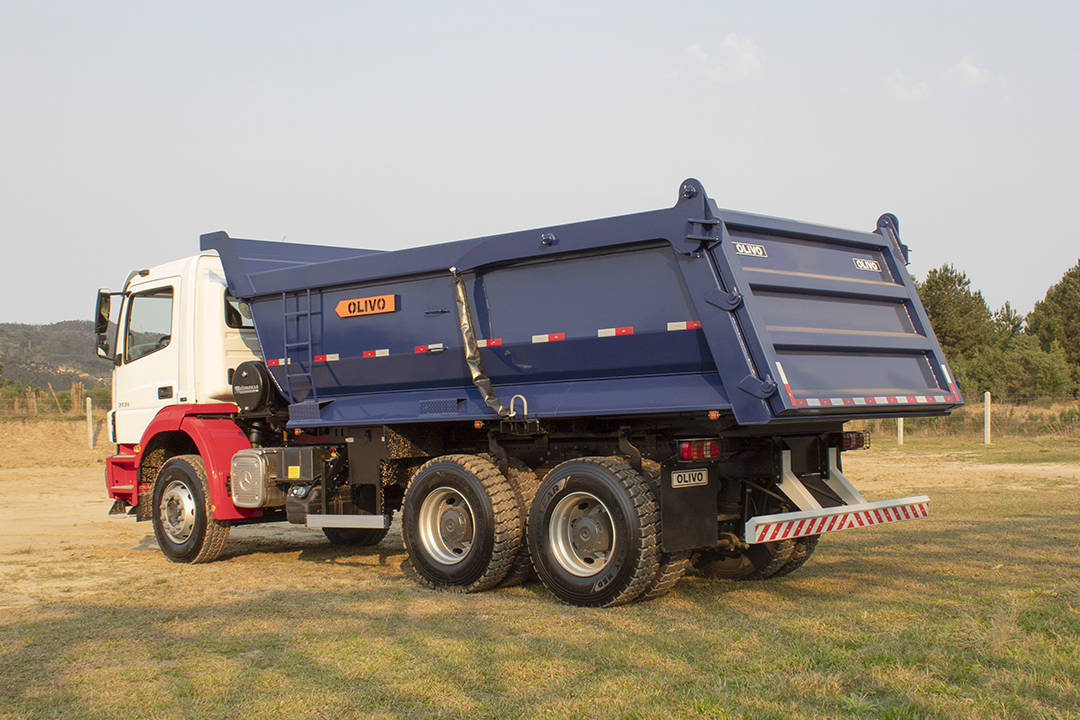 Caçamba basculante meia cana minério